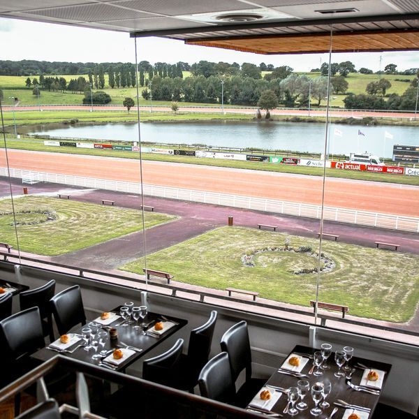 Hippodrome-laval-resturant-panoramique